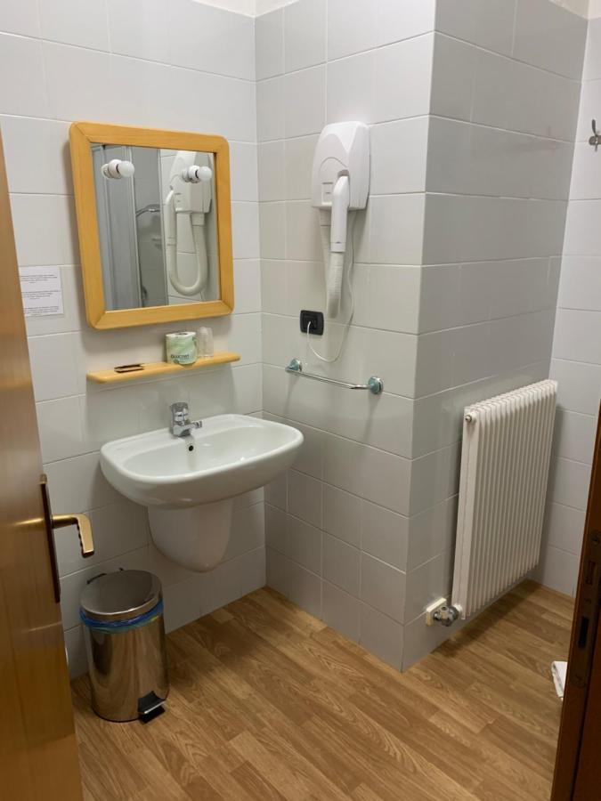Hotel Garni Delle Rose Ceniga Eksteriør bilde
