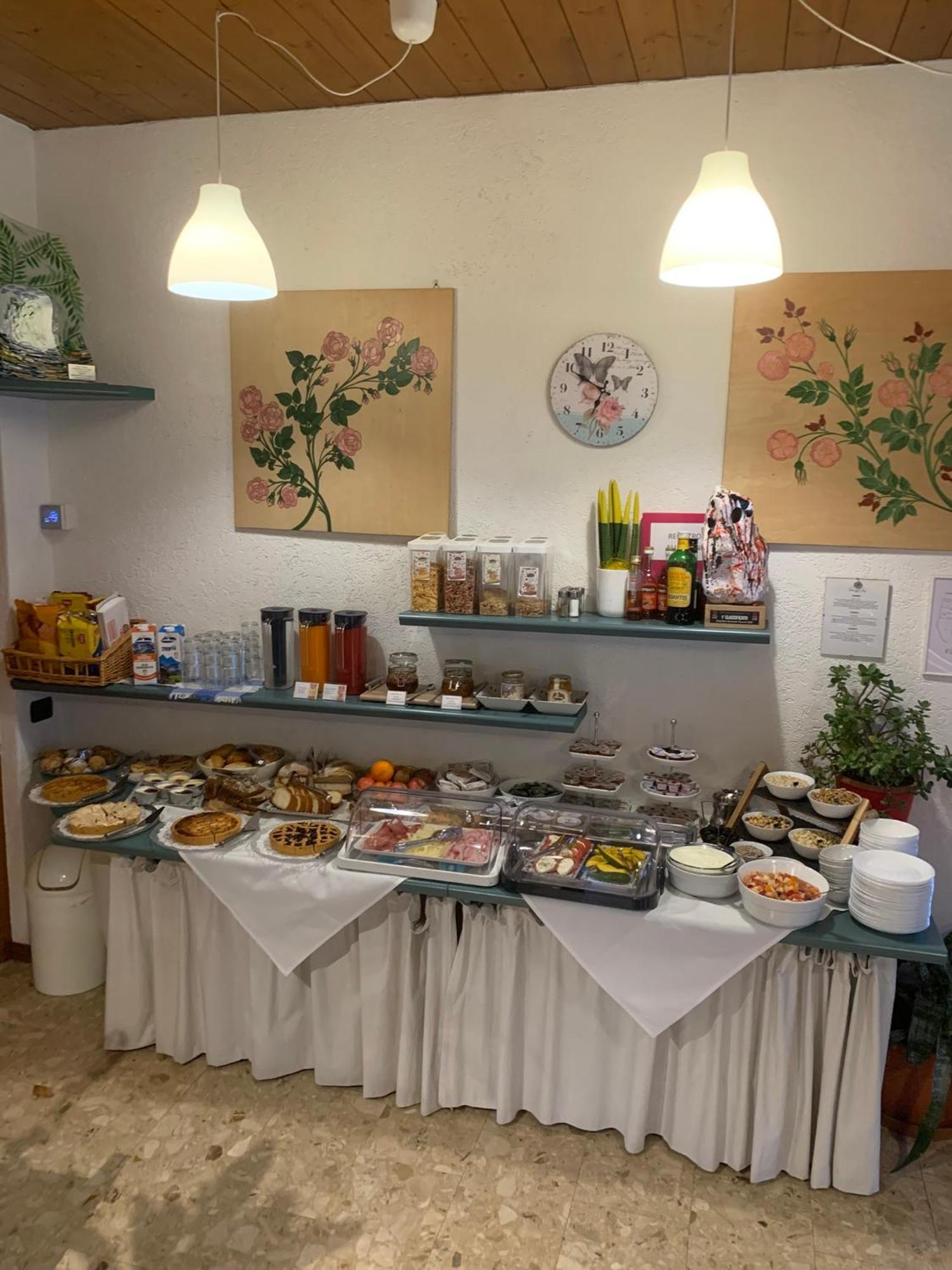 Hotel Garni Delle Rose Ceniga Eksteriør bilde